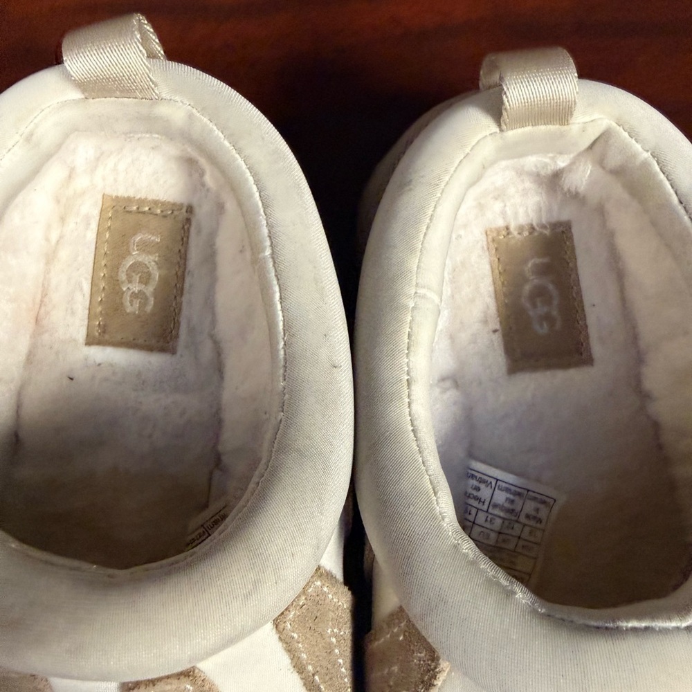 UGG Kids Tan Suede & Cream Slip-On Slippers Size 4‎ - Picture 3 of 7
